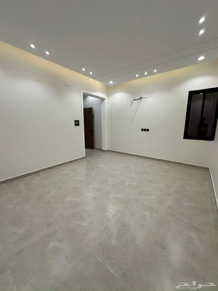 للبيع بحي الضيافه شقق علويه بسطح خاص ومصعد شغال تشطيب فندقي 26