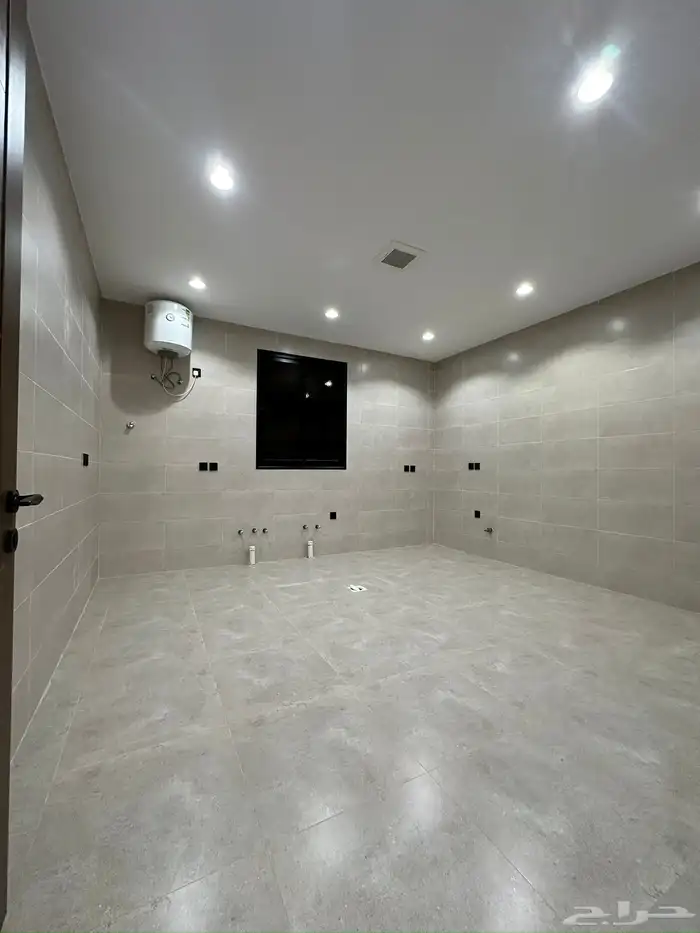 للبيع بحي الضيافه شقق علويه بسطح خاص ومصعد شغال تشطيب فندقي 12