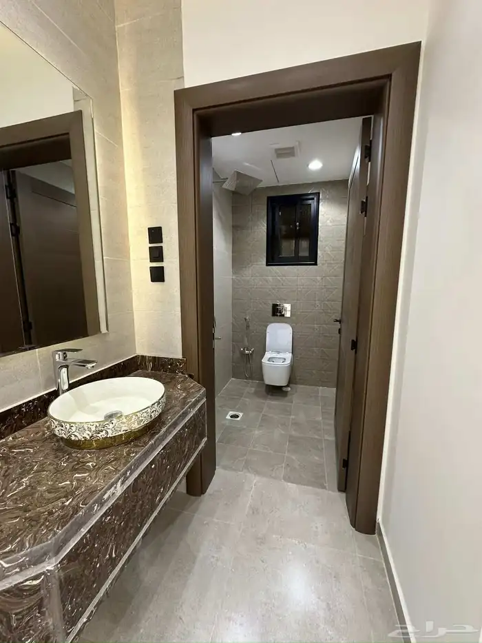 للبيع بحي الضيافه شقق علويه بسطح خاص ومصعد شغال تشطيب فندقي 17