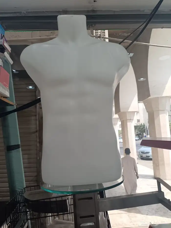 علاقات ملابس بجميع انواعها أكياس فساتين طويل وقصير 0