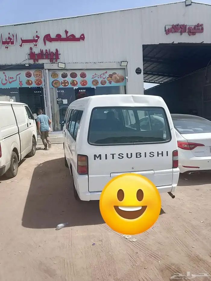مستبيشي باص ركاب صغير ال300 1