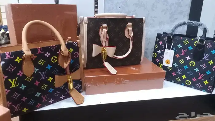 شنط درجة أولى جمله وتجزئه لتواصل واتس 2