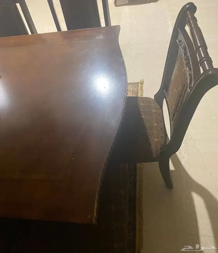 طاوله خشب مع 10 كراسي للبيع 0