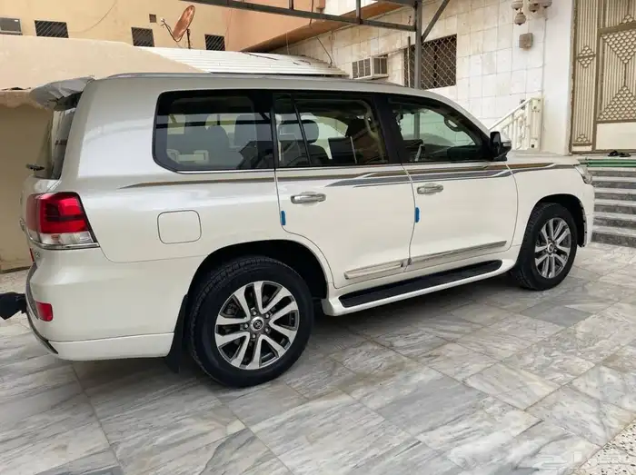 لاندكروزر 2018 vxr 1
