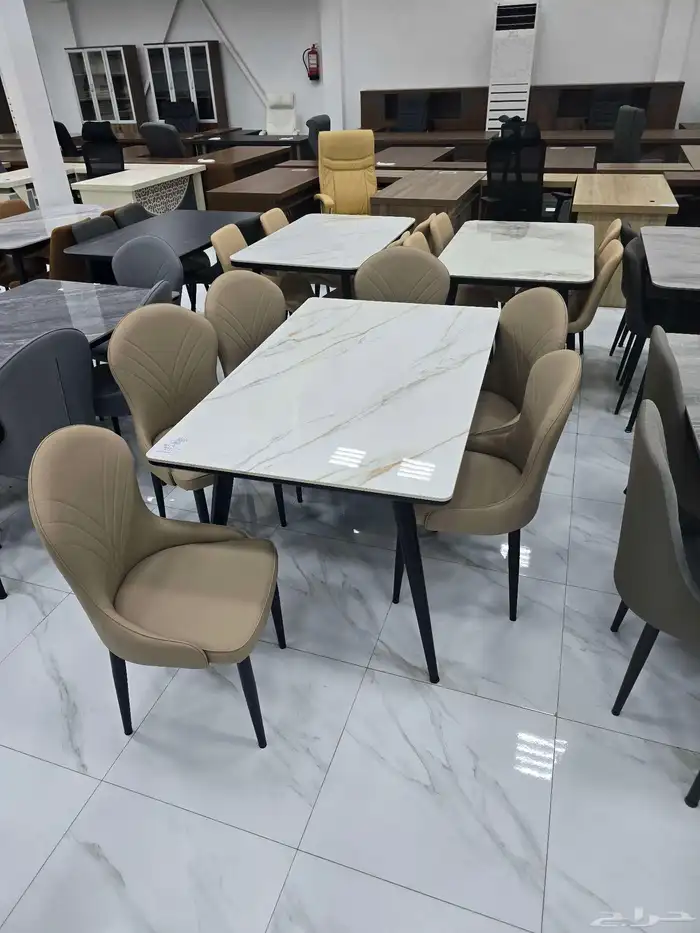 طاولات طعام ب أشكال متنوعه 1