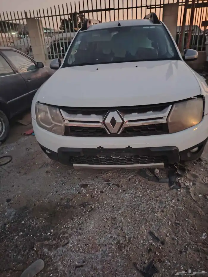 يوجد لدينا تشليح رينو داستر موديل 2017 0