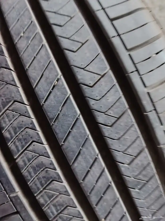 كفرات صيني شبه جديد مقاس 285 50 20 7