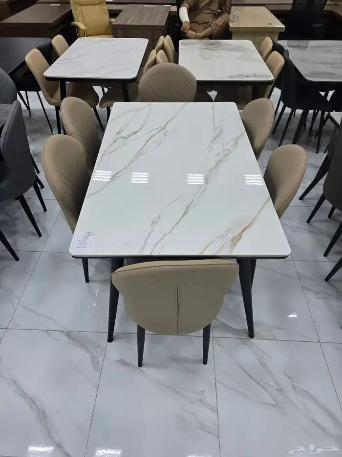 طاولات طعام ب أشكال متنوعه 14