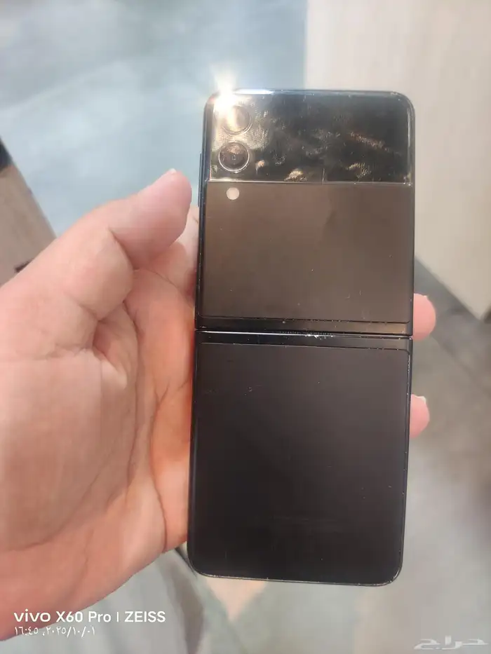 سامسونج فليب 3 نظيف 256 فيه خطين فلشاشه الاماميه فقط لاغير 1