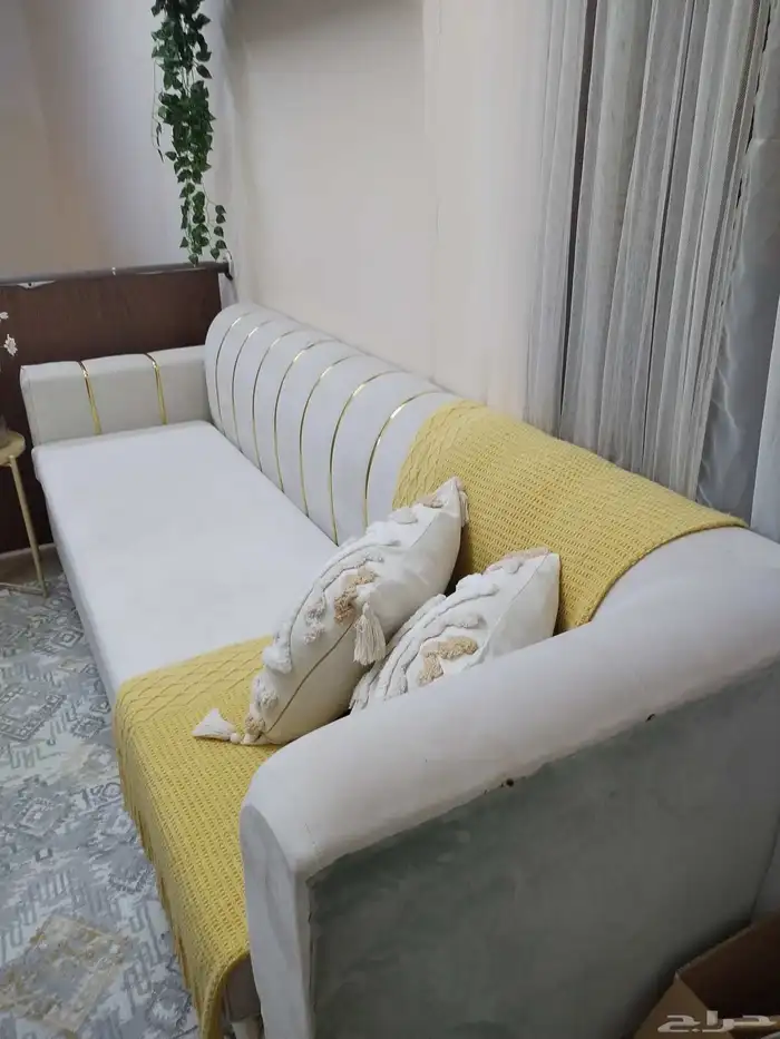 كنبه مترين وعشرين سانتي نضيفه جدا في إسكان الحصمه 0