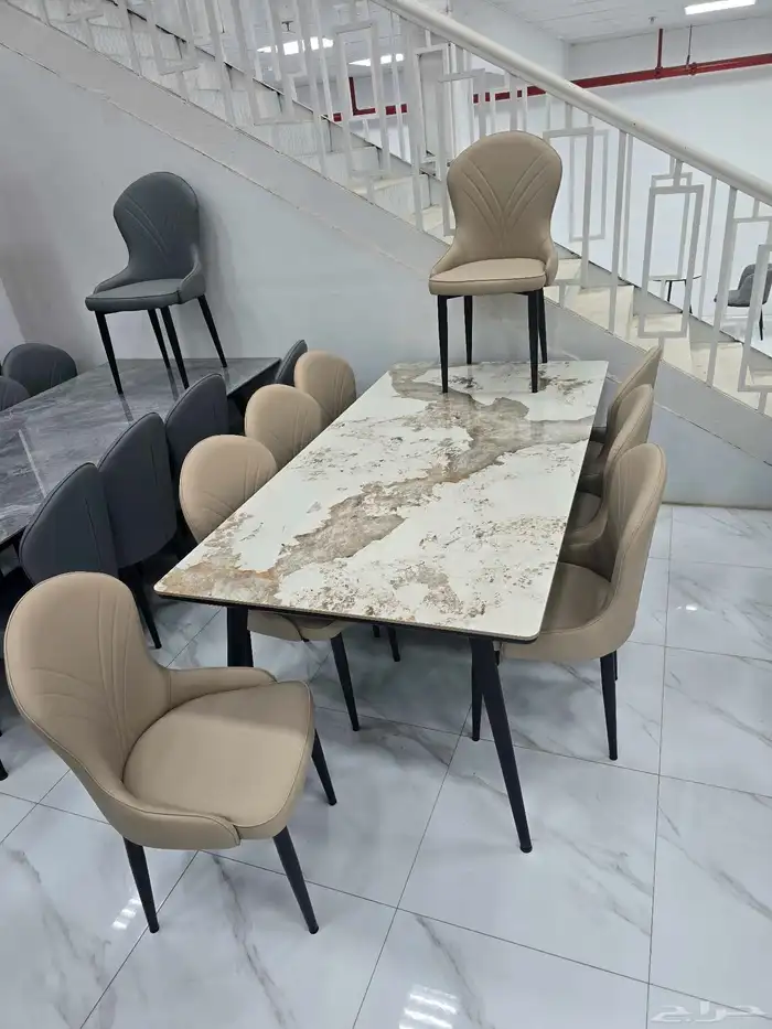 طاولات طعام ب أشكال متنوعه 11