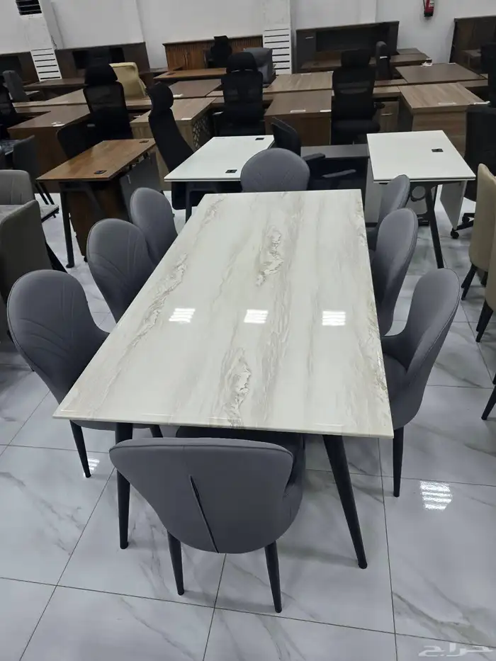 طاولات طعام ب أشكال متنوعه 19