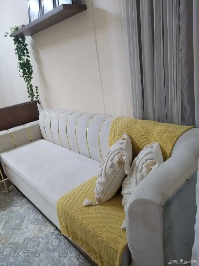 كنبه مترين وعشرين سانتي نضيفه جدا في إسكان الحصمه 1
