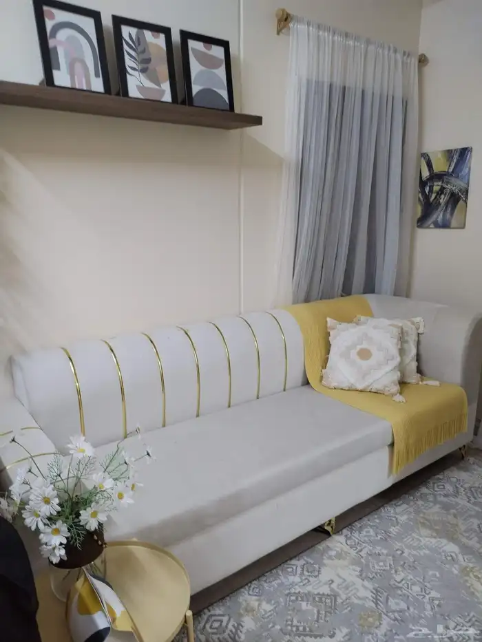 كنبه مترين وعشرين سانتي نضيفه جدا في إسكان الحصمه 2