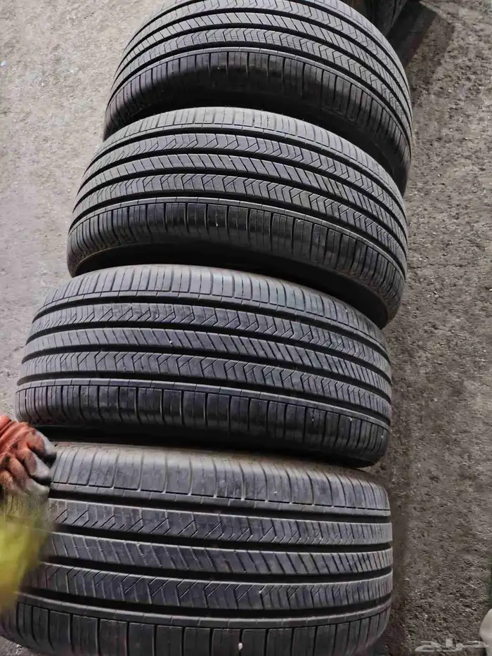 كفرات صيني شبه جديد مقاس 285 50 20 6