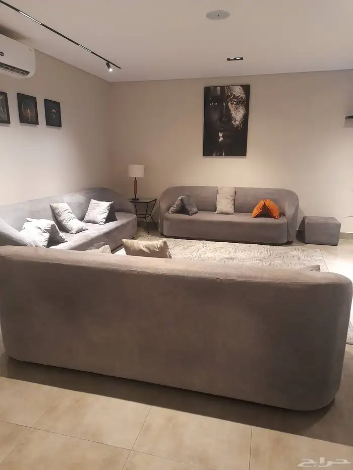 شركة تنظيف شقق فلل غسيل خزانات مجالس كنب فرش جلى بلاط 1