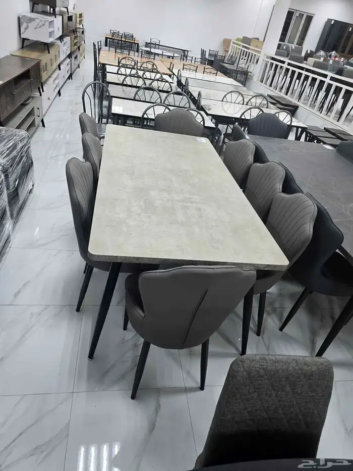 طاولات طعام ب أشكال متنوعه 8