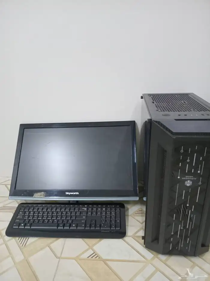 لاب توب اتش بي   لاب توب توشيبا  جهز كمبيوتر مكتبي عدد 2 مع 1