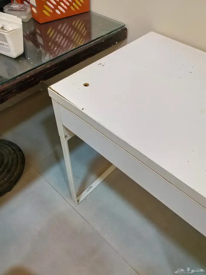 ثلاجة وجهاز رياضي وطاوله 7