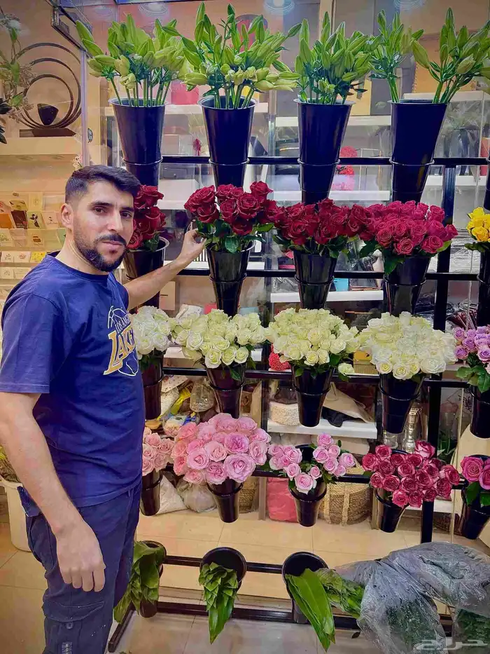 منسق زهور وهدايا سوري الجنسية خبرة في تنسيق ورد وكوش افراح 2