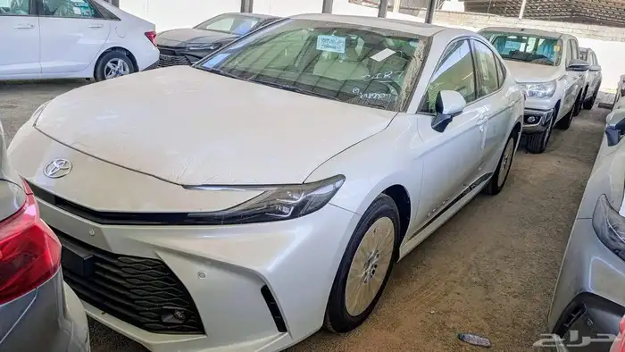 تويوتا كامري LE بنزين 2025 سعودي صادر لوحات 3