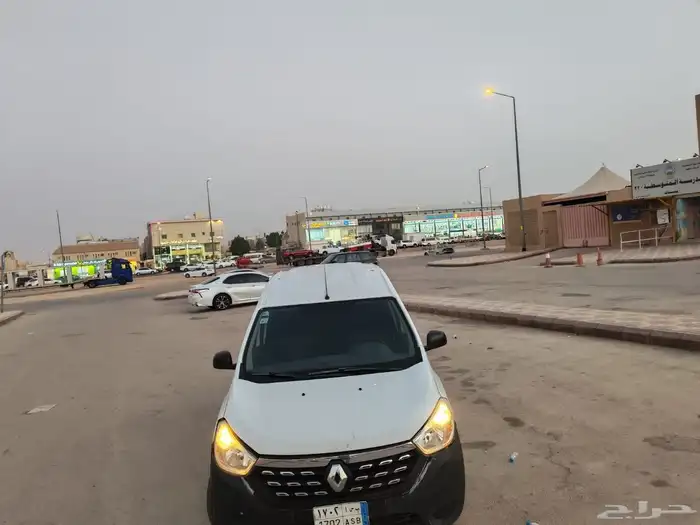 فان رينو دوكر 2020 بنزين بضاعه 1