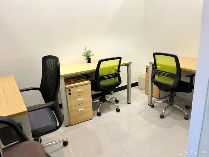 مكاتب للإيجار مؤثثة بالكامل 0
