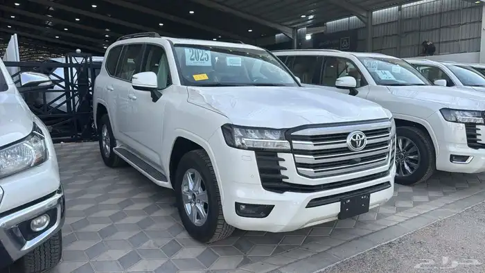 تويوتا لاندكروزر GXR L2 بنزين 2025 سعودي 5