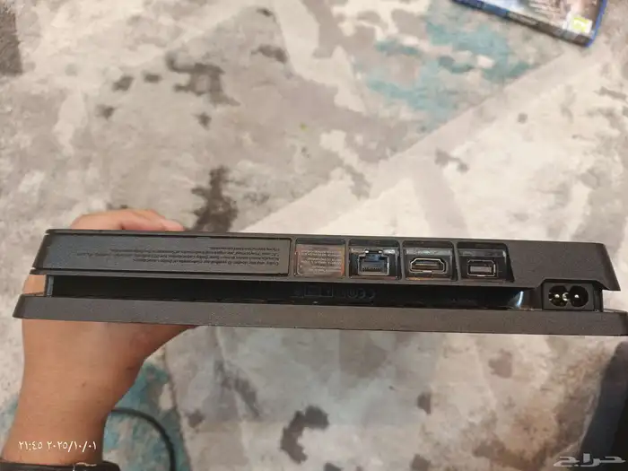 سوني فور نضيف تجي معك يدين وثلاث اشرطة وفورتنايت تحميل 1