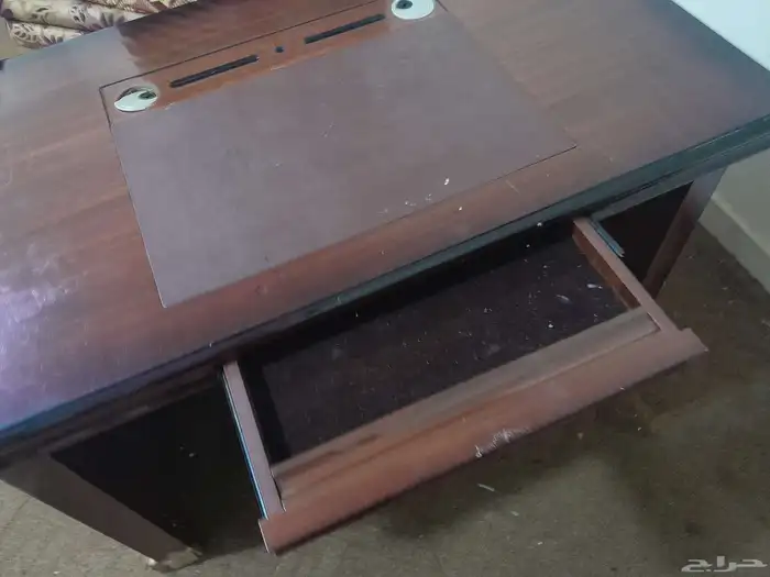 طاولة مكتب للبيع 250 قابل للتفاوض 1