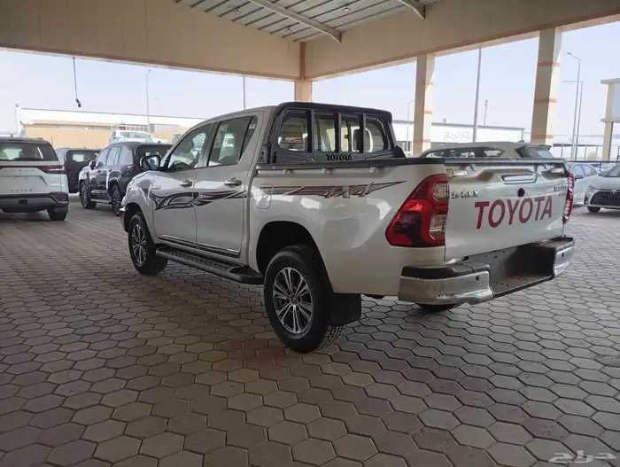 هايلوكس غمارتين S-GLX 4 4 اوتوماتيك بنزين 2025 3