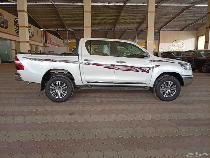 هايلوكس غمارتين S-GLX 4 4 اوتوماتيك بنزين 2025 6