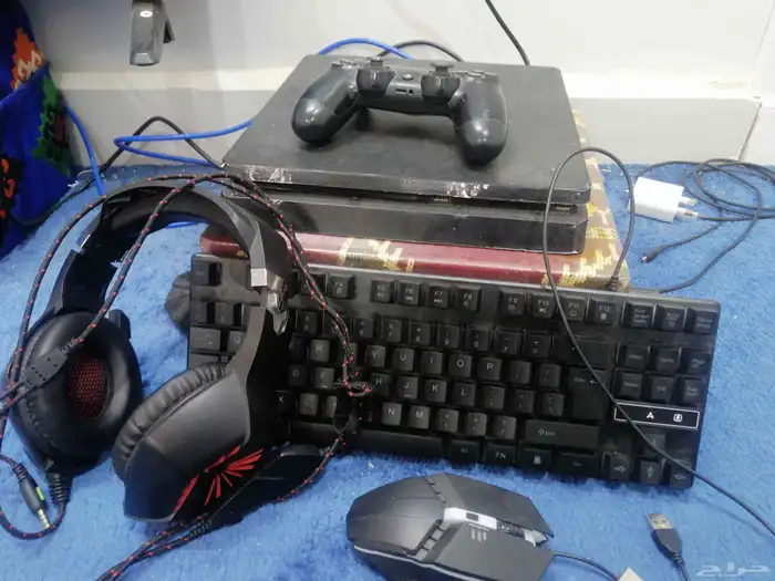 اقدم لكم سوني 4 4 السوني 500 قيقا مع يد وسماعه وماوس كيبورد 0