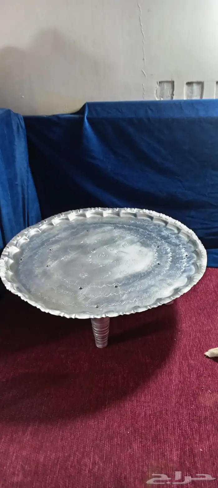 طاولات معدن قديمه منقوشه 3