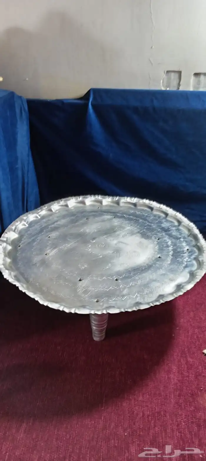 طاولات معدن قديمه منقوشه 2