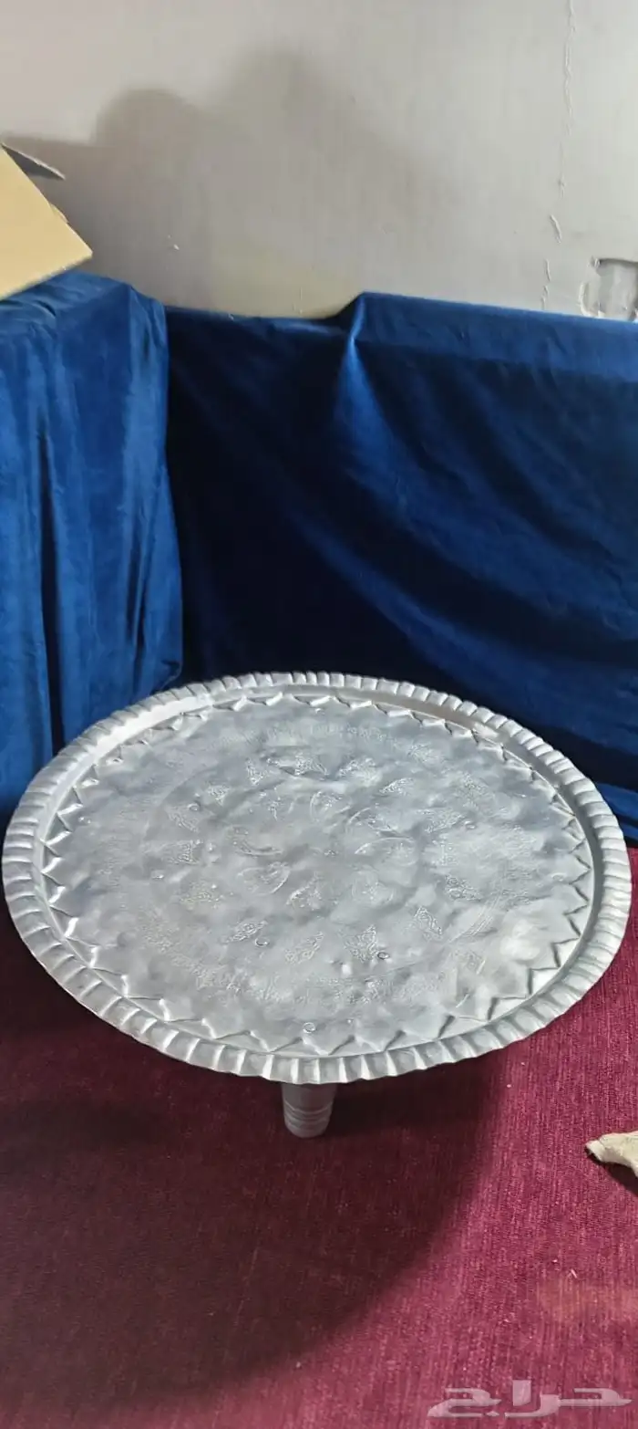 طاولات معدن قديمه منقوشه 12