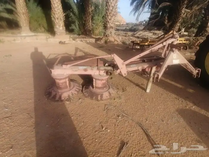 حراثة جنديردبل متعطل فيها طرنبه الهايدرولك الداخليةمع كلحقات 7