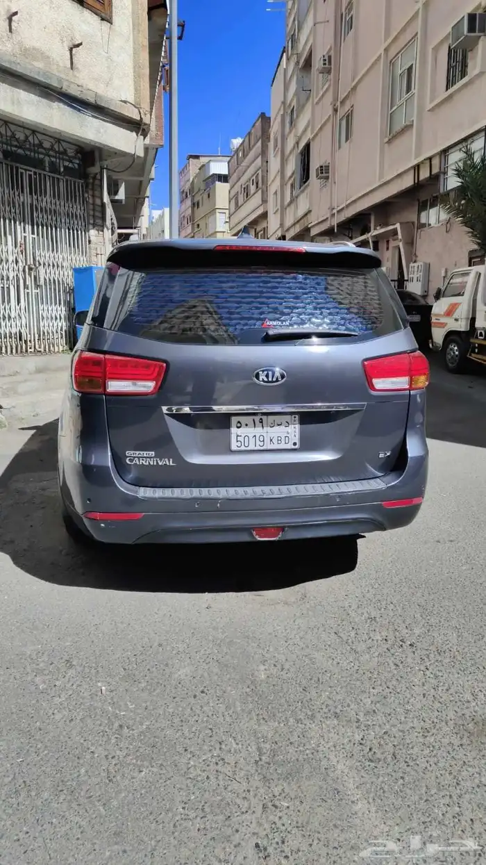 Kia Grand Carnival 2017 1