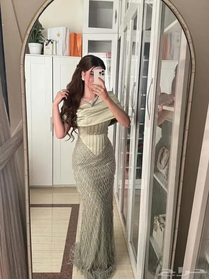 كوني نجمة مناسبتك مع فساتيننا الراقية 11