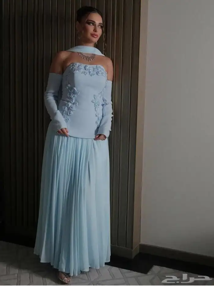 كوني نجمة مناسبتك مع فساتيننا الراقية 25