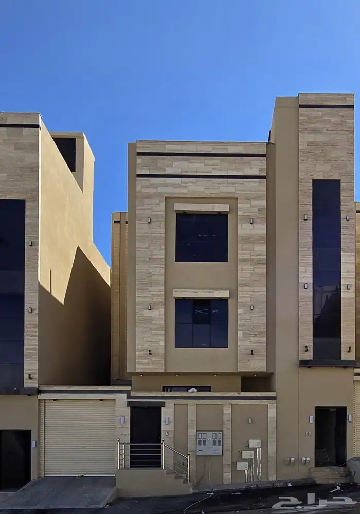 للبيع بحي الضيافه شقق علويه بسطح خاص ومصعد شغال تشطيب فندقي 0