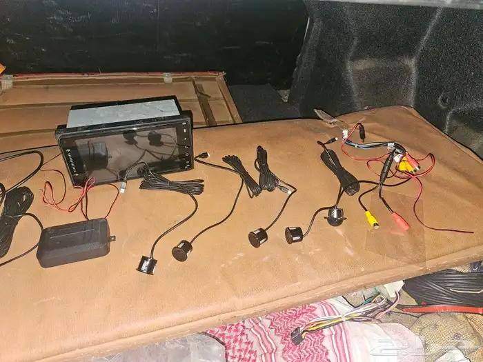 شاشة و حساسات خلفيه اسود و كاميرا خلفيه 0