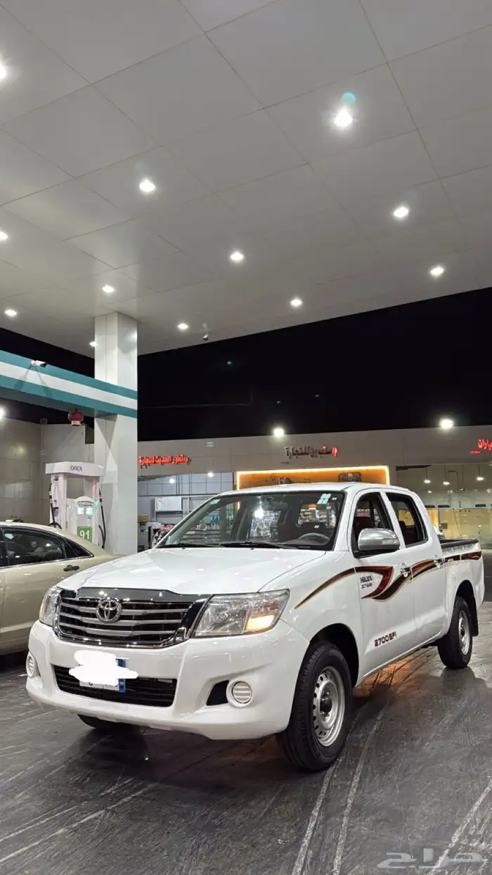 هايلوكس فيها رفرف كبوت ابس ماشية 300 0