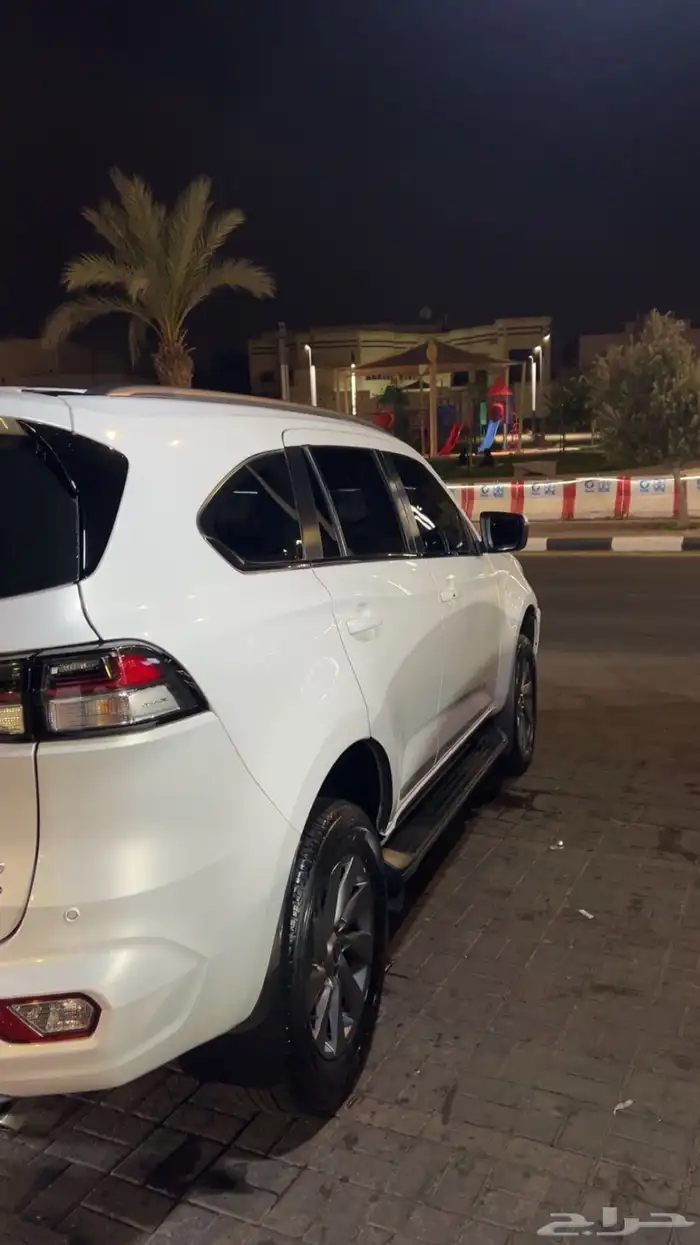 جيب ايسوزوا ام يو اكس 1