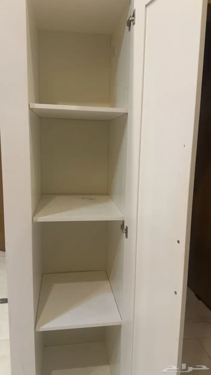 دولاب و مكتب من ايكيا مستعمل نظيف للبيع 1