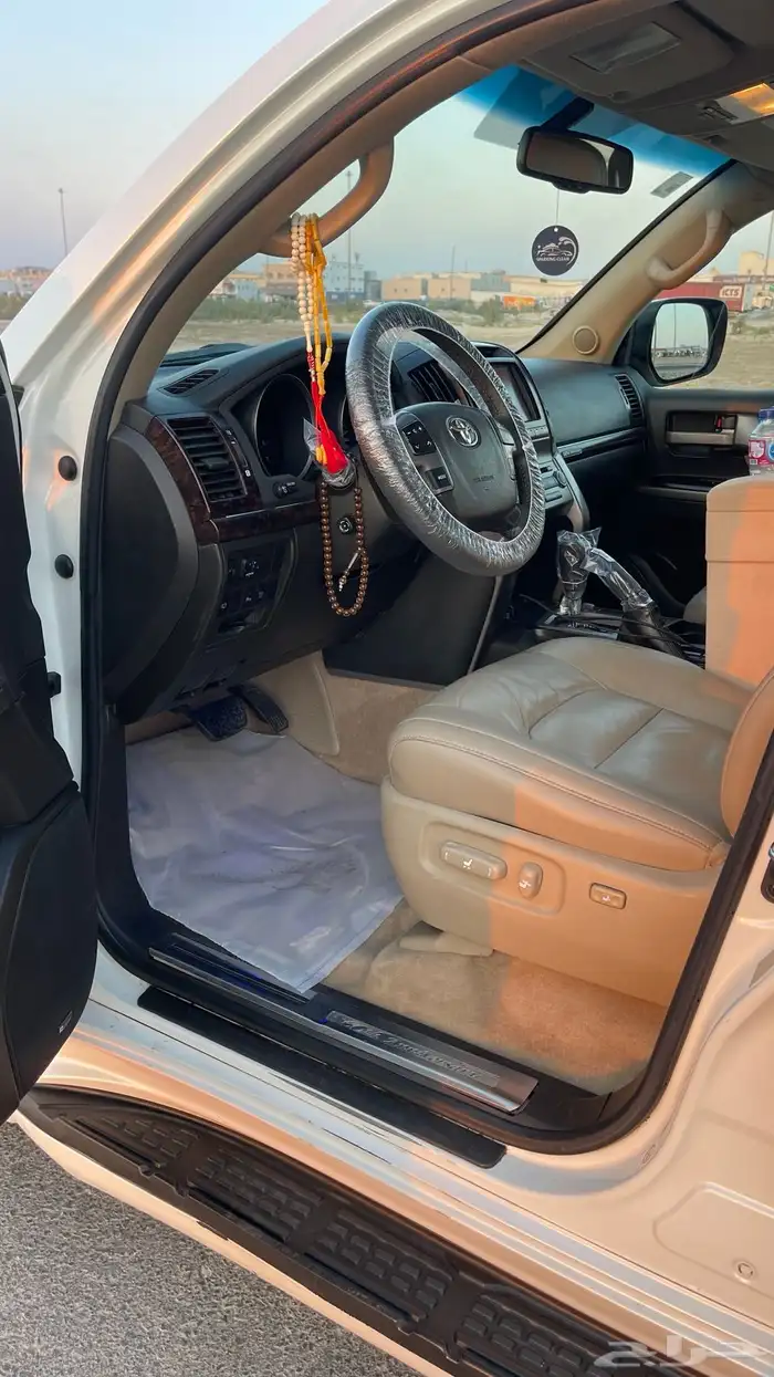 للبيع لانكروزر VXR 2011 ( 5.7 ) 10
