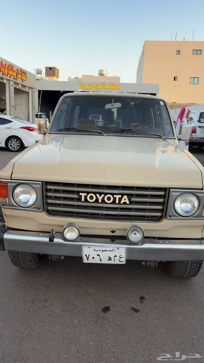 لاندكروزر 1985 مخزن 7