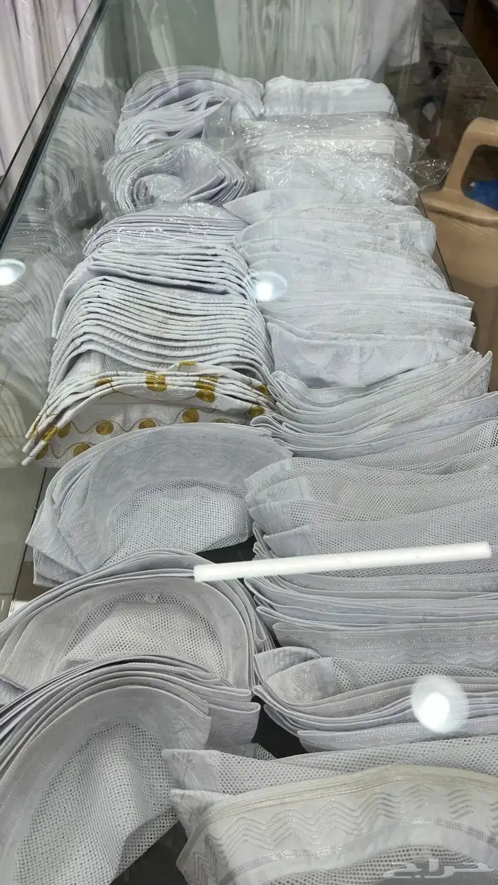 بضاعة محل رجالي للبيع جملة 19