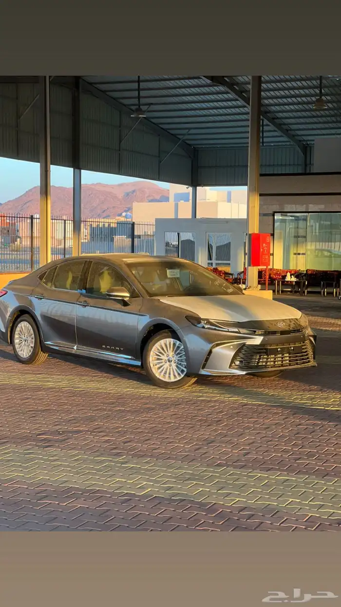 كامري 2025 LE نص فل اللون التيتانيوم 0