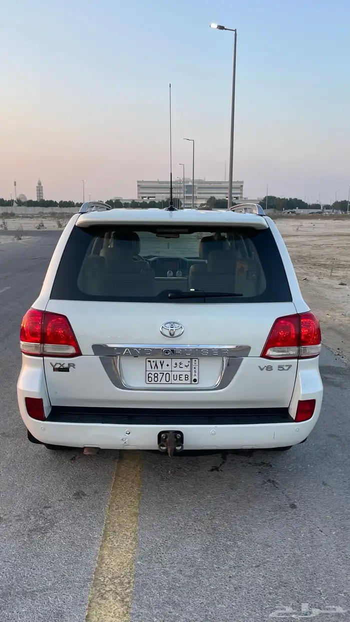 للبيع لانكروزر VXR 2011 ( 5.7 ) 5